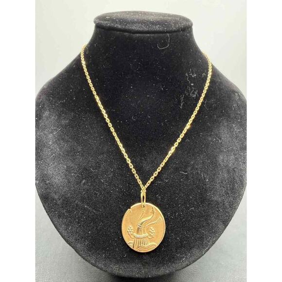 Van Cleef & Arpels Necklace Zodiac Medal Aquarius Pendant 18K SPB-TS 354205 - Picture 1 of 8